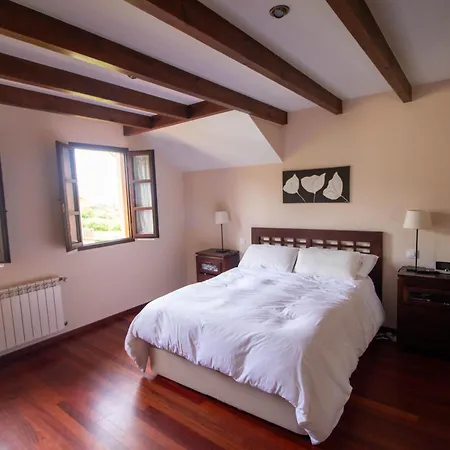 Atico Con Piscina Junto A Comillas Y Playa De Oyambre Apartment *
